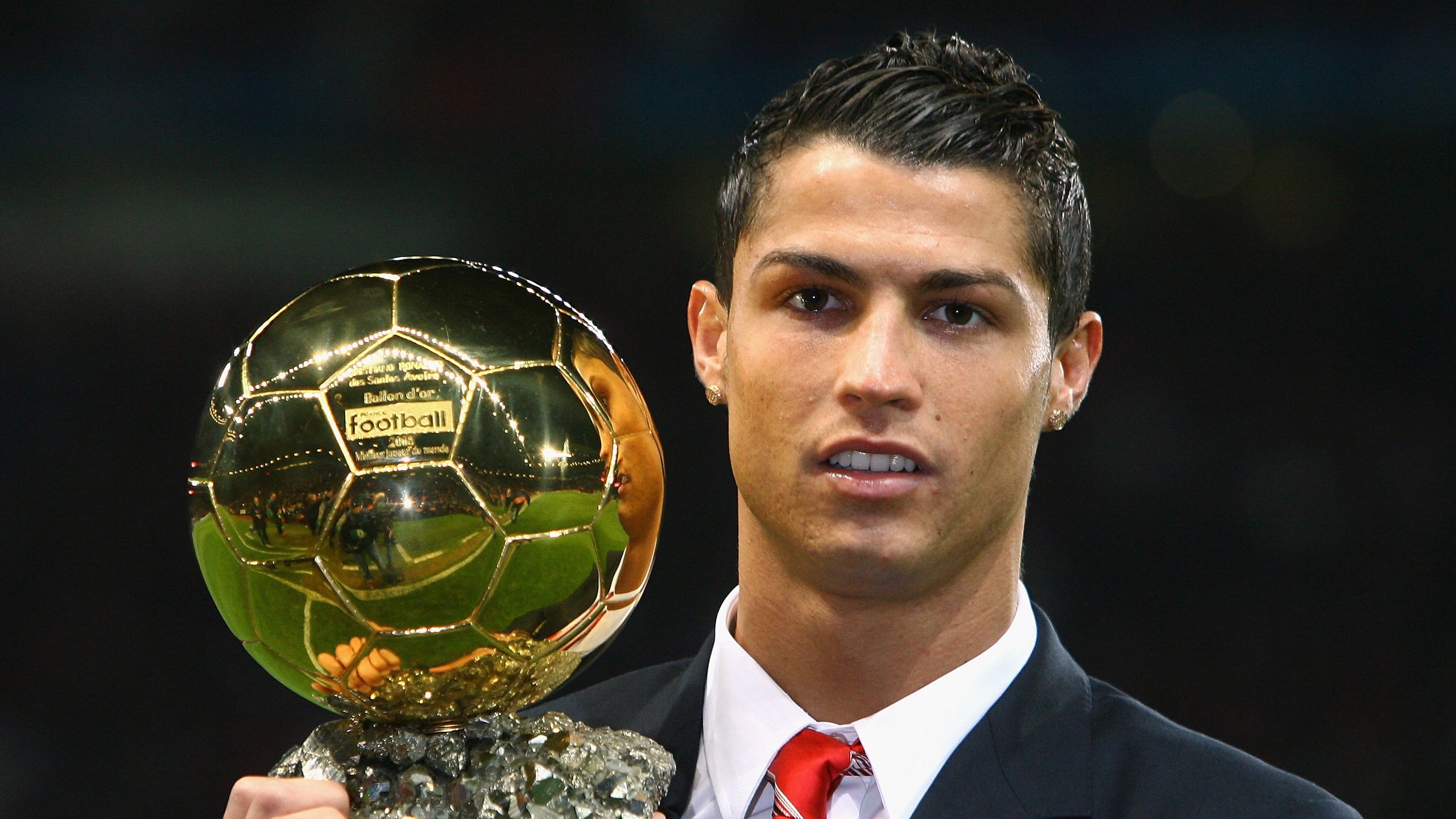 开云体育直播-绿茵双极，德里赫特关键节点连斩，几内亚强势碾压哥伦比亚