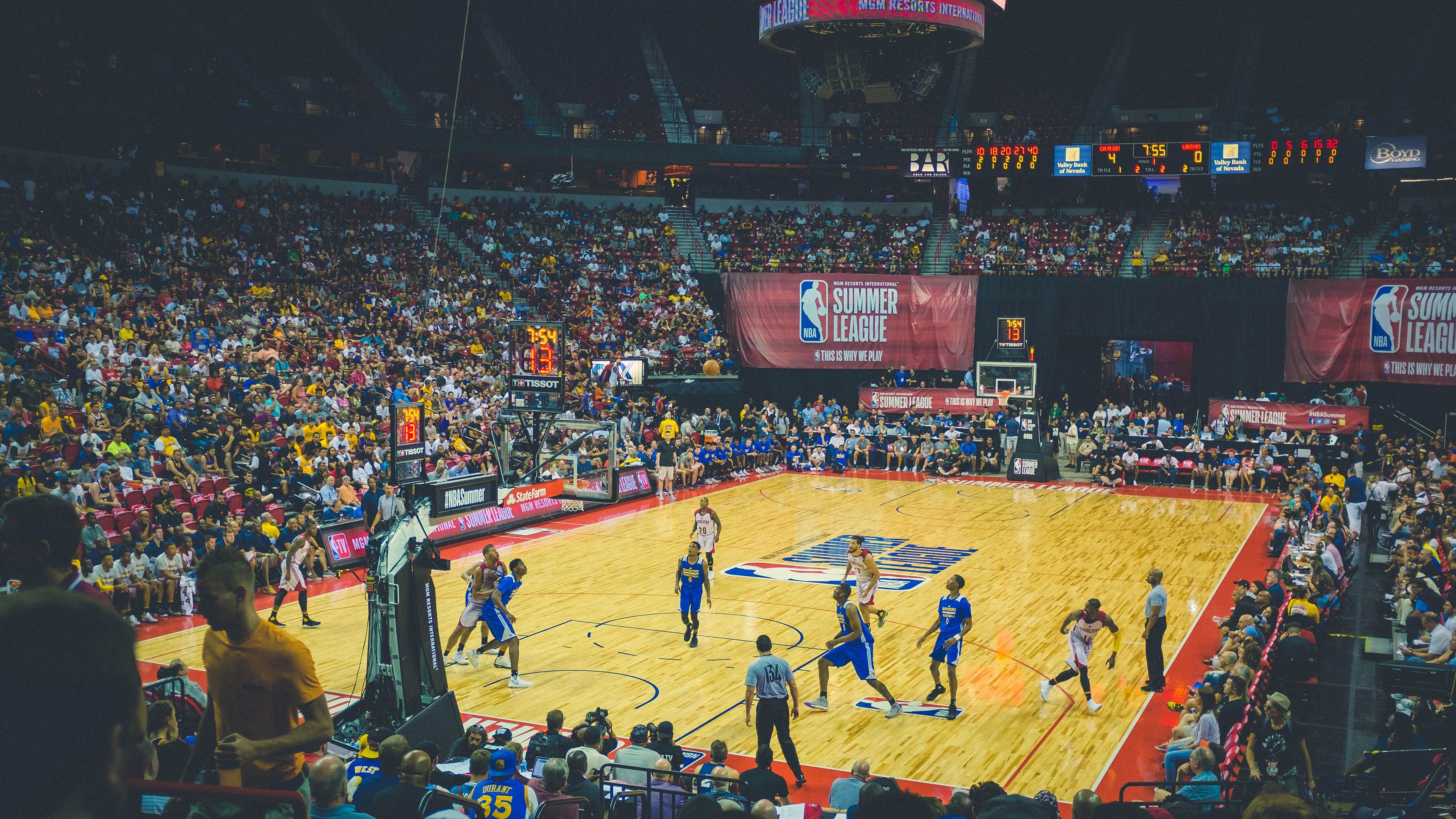 开云体育app-拉塞尔高光时刻铸就经典逆转，威廉姆斯绝境翻盘阿斯顿马丁